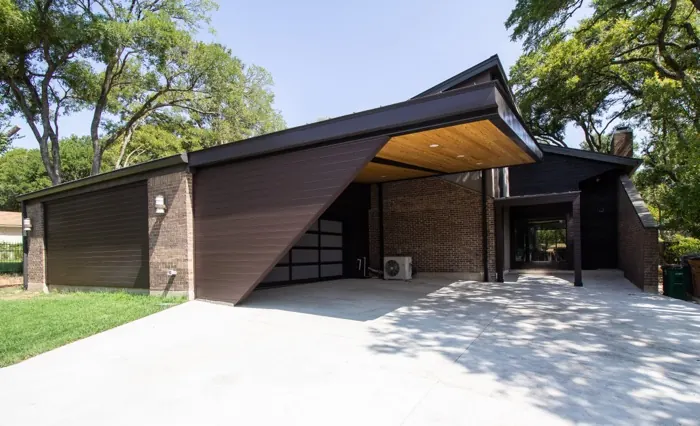 Modern custom home exterior with angular roofline in Austin, TX